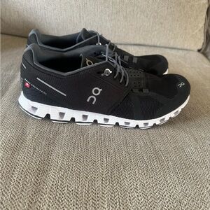 Cloud 5 Black | White Womens